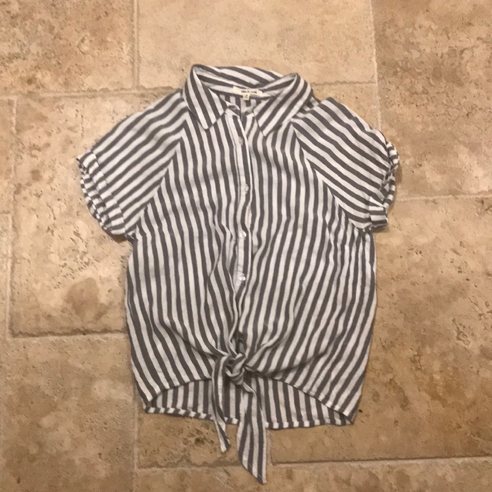 Button down knot-tie shirt